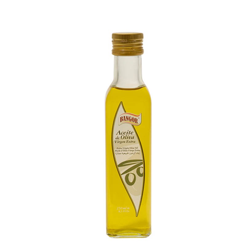 Une jolie petite bouteille en verre avec de l'huile d'olive vierge